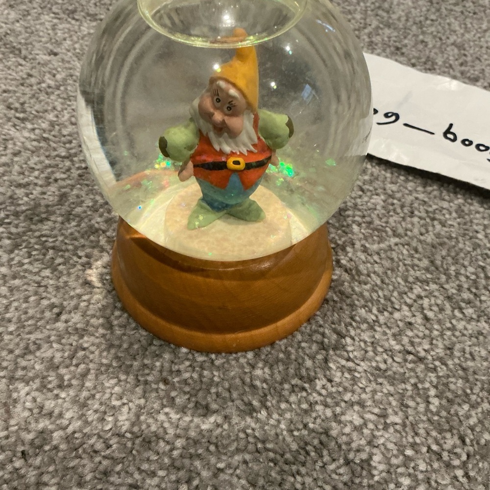 Vintage First Limited‎ Edition Disney Crystal Snow Globe Happy Snow White